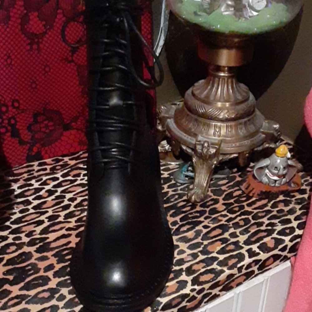 boots - Picture 3 of 7